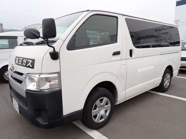 TOYOTA HIACE VAN 2016