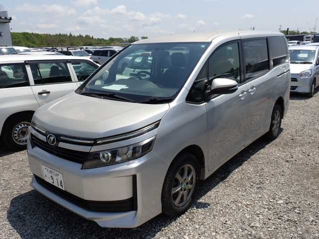 TOYOTA VOXY 2014