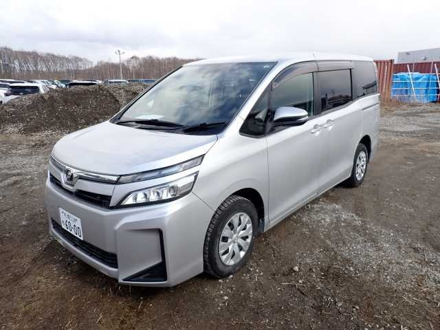 TOYOTA VOXY 2019