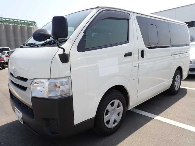 TOYOTA HIACE VAN 2015