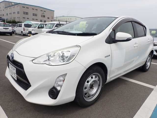 TOYOTA AQUA 2016