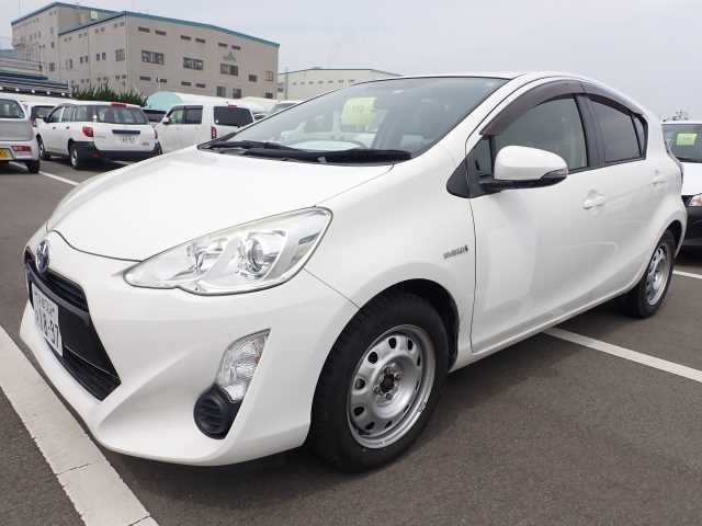 TOYOTA AQUA 2016
