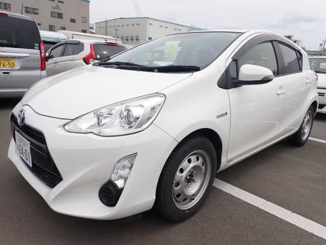 TOYOTA AQUA 2016