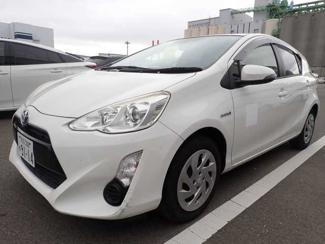 TOYOTA AQUA 2017