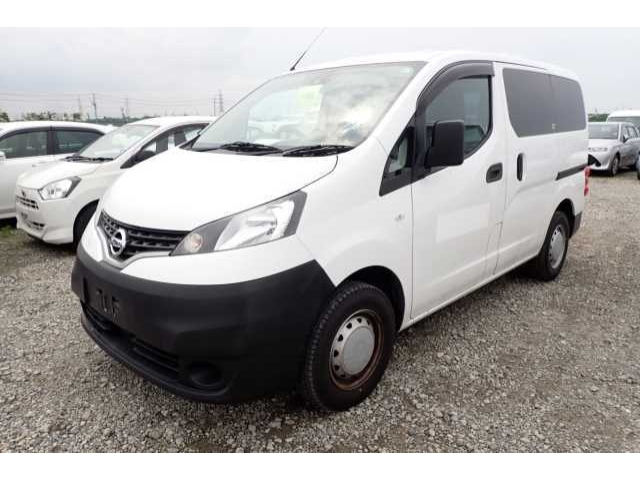 NISSAN NV200 2020