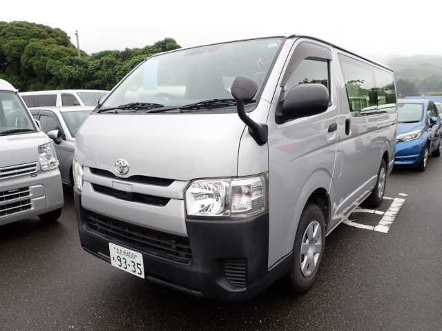 TOYOTA HIACE VAN 2018