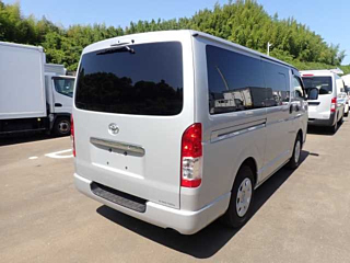 TOYOTA HIACE VAN 2021