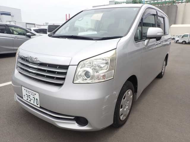 TOYOTA NOAH 2009
