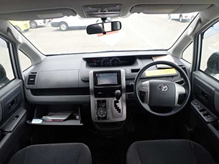 TOYOTA NOAH 2009