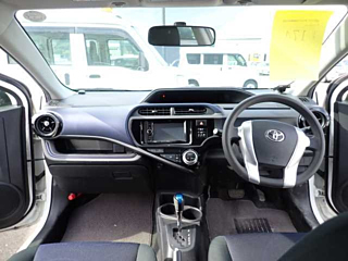 TOYOTA AQUA 2016