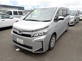 TOYOTA VOXY 2018
