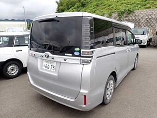 TOYOTA VOXY 2018