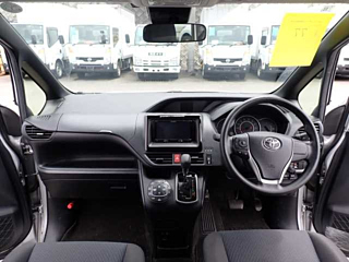 TOYOTA VOXY 2018