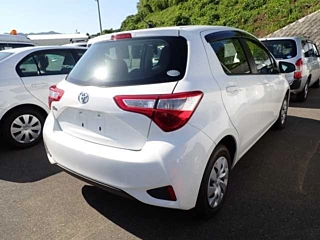 TOYOTA VITZ 2017