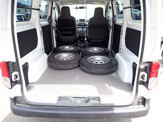 NISSAN NV200 2019