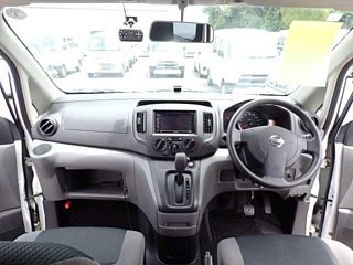 NISSAN NV200 2019