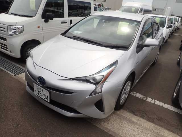 TOYOTA PRIUS 2018