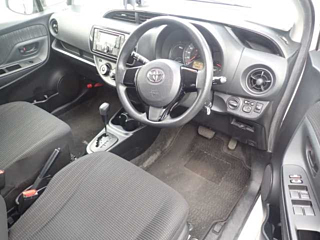 TOYOTA VITZ 2017