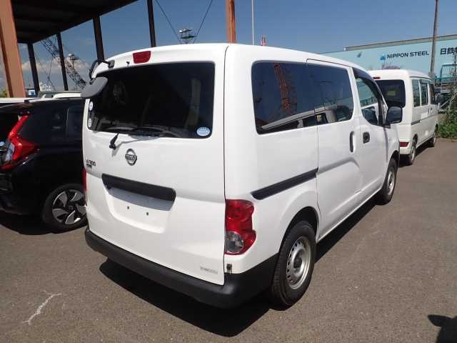NISSAN NV200 2019