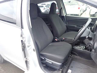TOYOTA VITZ 2019