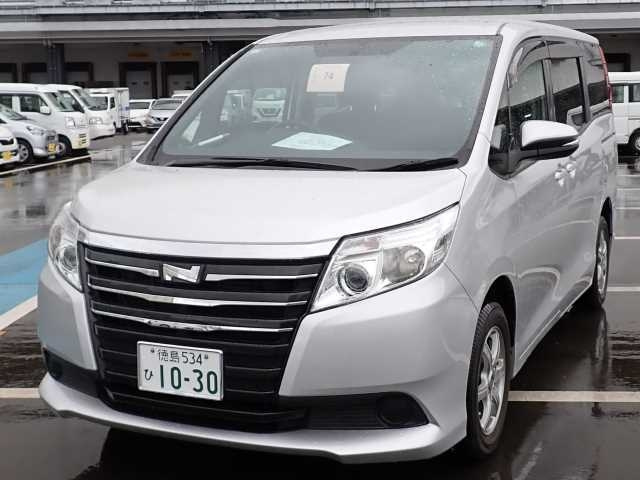 TOYOTA NOAH 2015