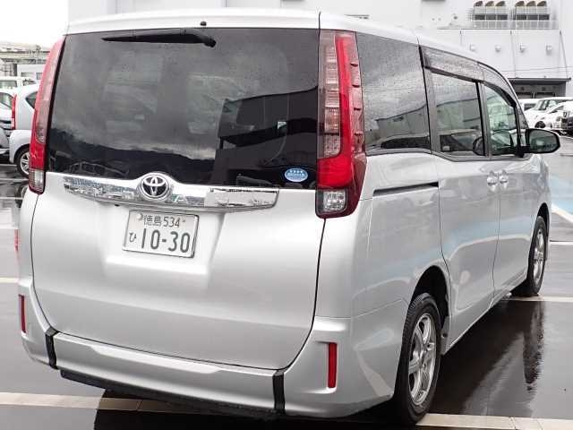 TOYOTA NOAH 2015