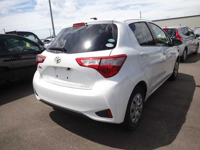 TOYOTA VITZ 2017