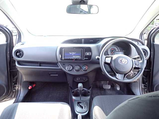 TOYOTA VITZ 2017