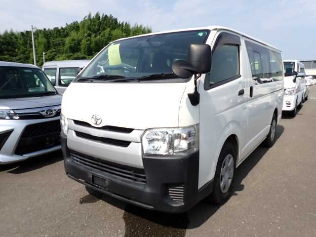 TOYOTA HIACE VAN 2017