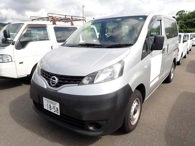 NISSAN NV200 2019