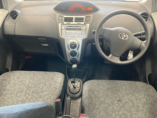 TOYOTA VITZ 2010