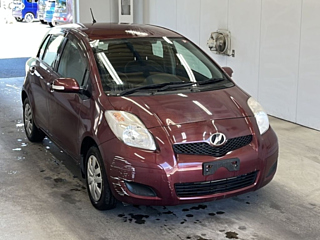 TOYOTA VITZ 2010