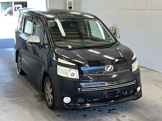 TOYOTA VOXY 2010