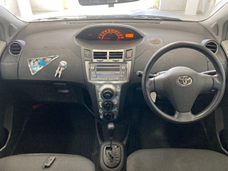 TOYOTA VITZ 2010