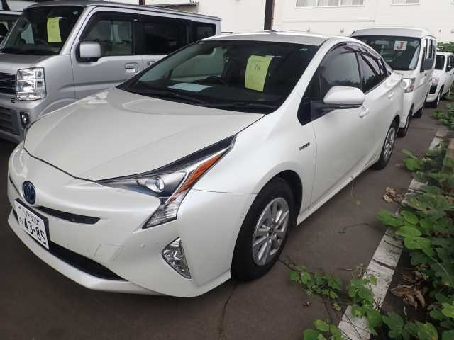 TOYOTA PRIUS 2018