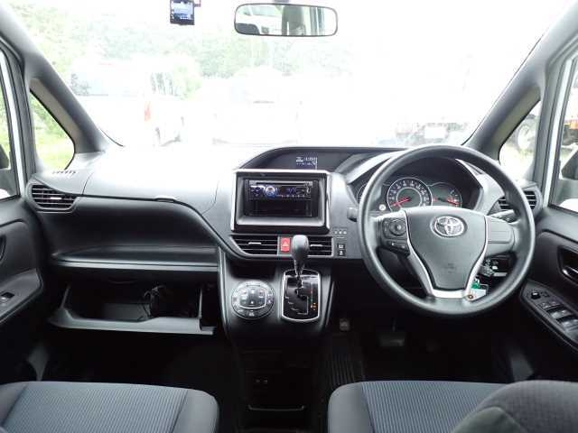 TOYOTA NOAH 2018