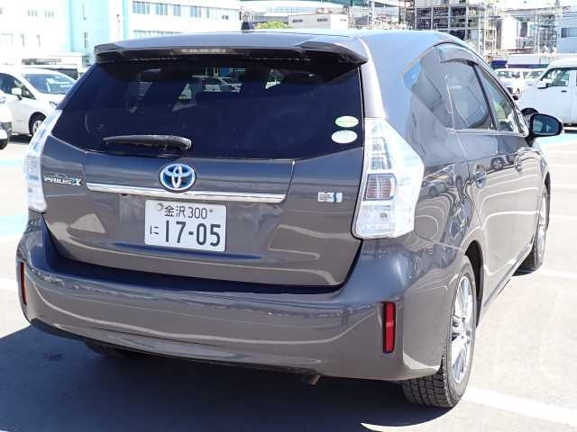 TOYOTA PRIUS ALPHA 2014