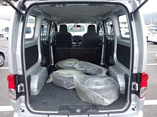 NISSAN NV200 2019