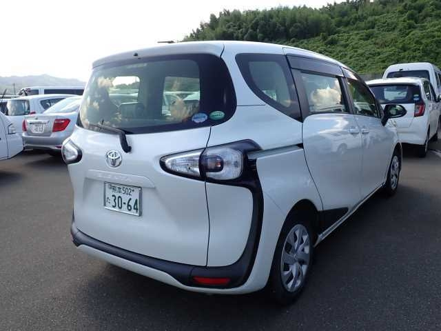 TOYOTA SIENTA 2016