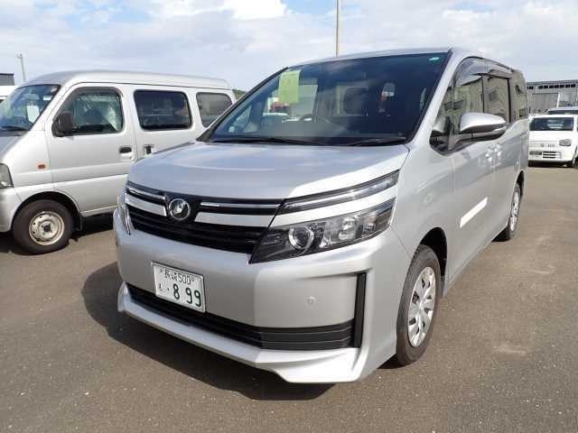 TOYOTA VOXY 2014