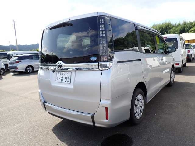 TOYOTA VOXY 2014