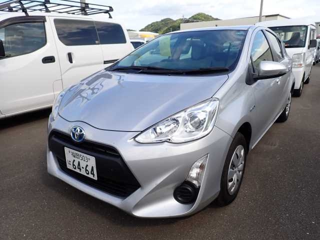 TOYOTA AQUA 2016