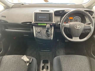 TOYOTA WISH 2011