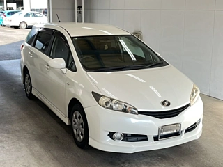 TOYOTA WISH 2011