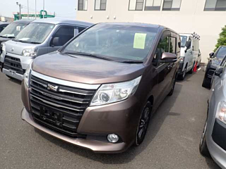 TOYOTA NOAH 2015