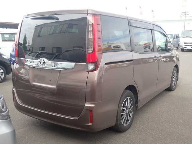 TOYOTA NOAH 2015