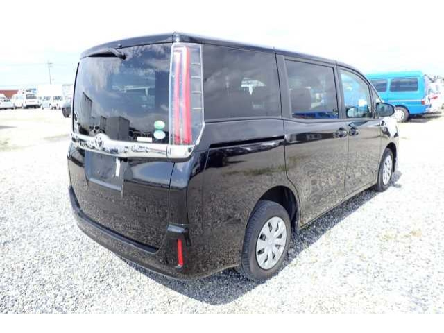 TOYOTA NOAH 2019