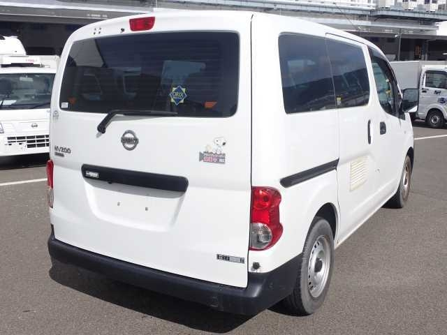 NISSAN NV200 2018