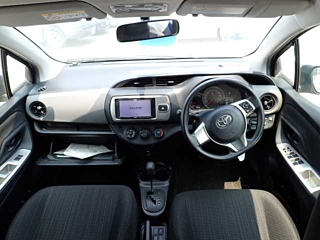TOYOTA VITZ 2015