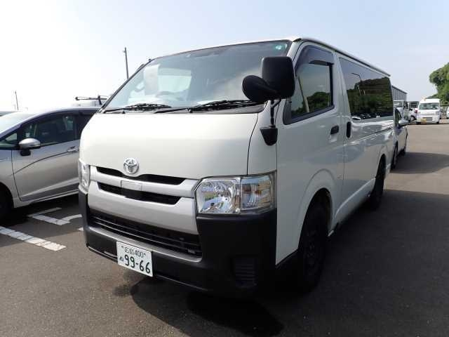 TOYOTA HIACE VAN 2020